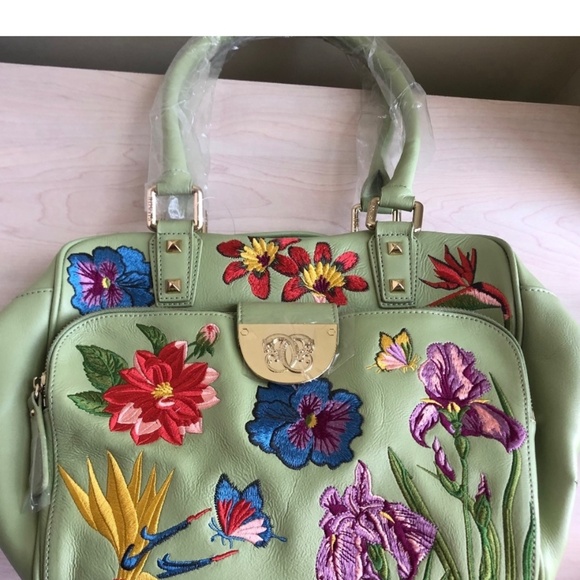 Beautiful New Designer Sharif Embroidered Bag & Victoria’s Secret Heart Throw - Picture 8 of 16